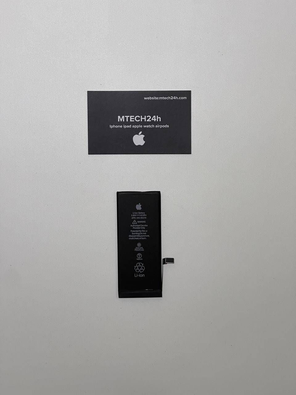 Thay pin iPhone 8 giá rẻ, lấy ngay tại Hà Nội - Mtech24h