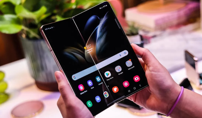 Tầm Quan Trọng Của Linh Kiện Chính Hãng Khi Thay Cáp Màn Hình Samsung Z Fold