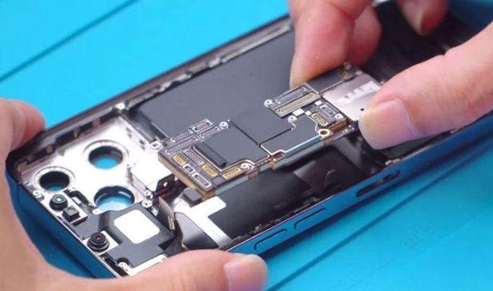 18 Triệu Cho Tay Nghề Vàng – Khóa Học Sửa Main iPhone Đáng Giá Nhất Năm