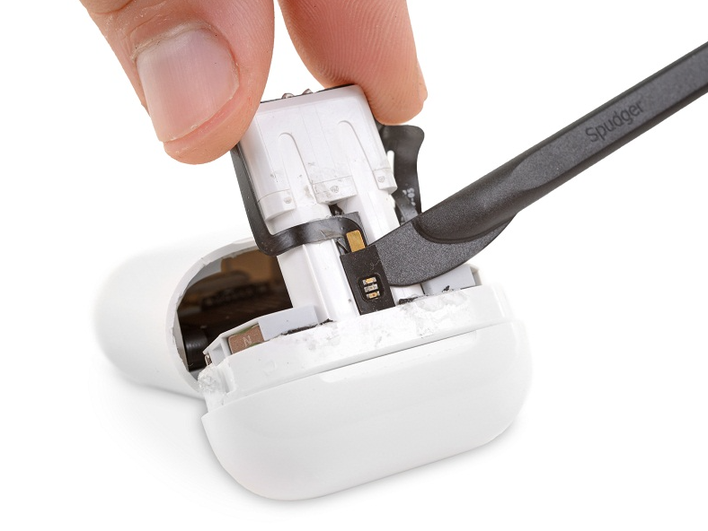 Học Sửa Chữa AirPods Bao Nhiêu Tiền? Tìm Hiểu Khóa Học Tại Mtech24h