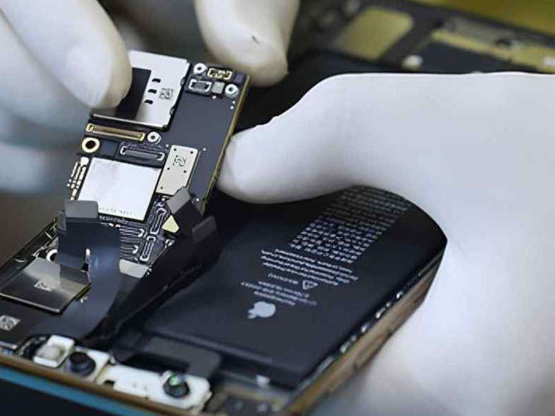 Nắm Trọn Kỹ Thuật Học Sửa Main iPhone Chỉ Sau 3 Tháng Tại Mtech24h