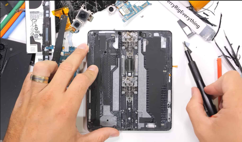 Thị Trường iPhone, Samsung và Nhu Cầu Đào Tạo Sửa Điện Thoại Tại Mtech24h