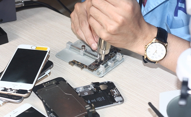 Khám Phá Lộ Trình Học Sửa Chữa iPhone, Samsung Tại Mtech24h Hà Nội: Tối Ưu Thời Gian, Thành Thạo Nghề