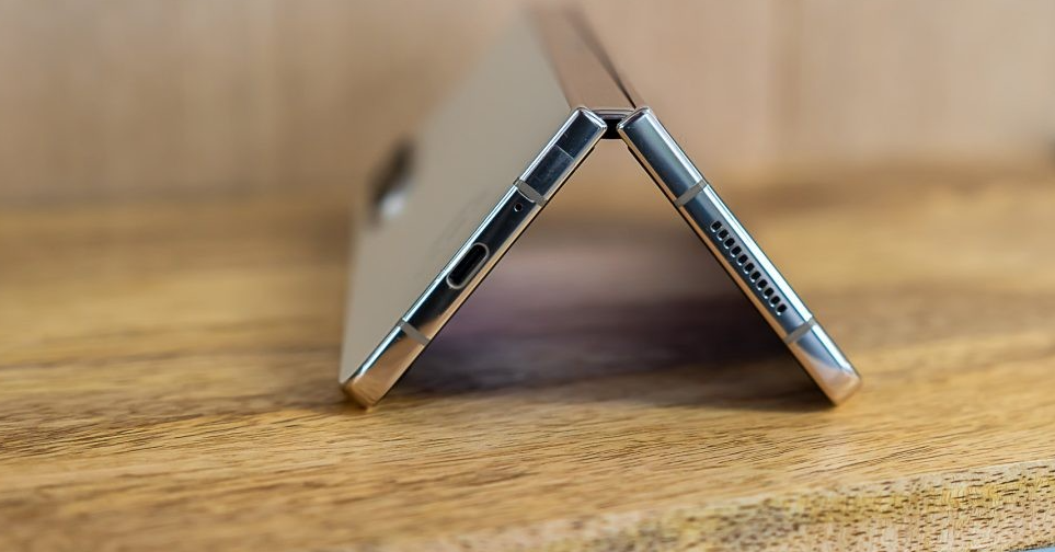 Giá Thay Cáp Gập Z Fold 5