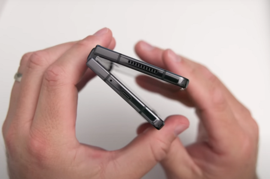 Học Cách Sử Dụng Galaxy Z Fold 5 Đúng Cách Để Tránh Lỗi Cáp Gập