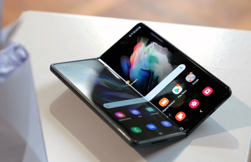 Thay Cáp Màn Hình Z Fold 5 Có Cần Thay Cả Màn Không?