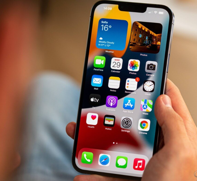 iPhone 13 Pro Max Bị Xanh Trắng Màn – Ép Cáp Màn Hình Là Giải Pháp Tối Ưu