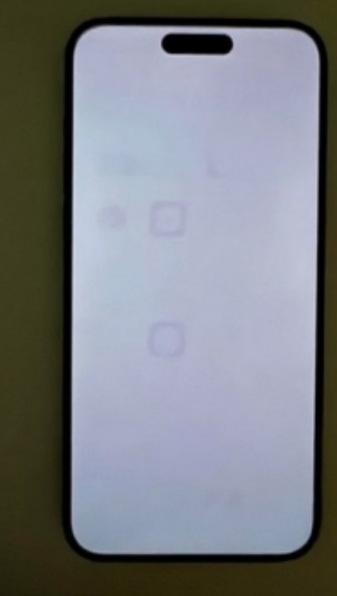 iPhone 15 Pro Max Bị Trắng Màn, Không Cảm Ứng? Đừng Lo