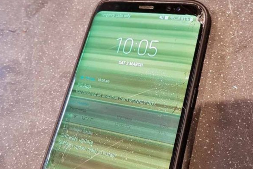 Màn Hình iPhone Bị Sọc, Nhấp Nháy, Trắng Xanh? Ép Cáp Tại Mtech24h Là Hết