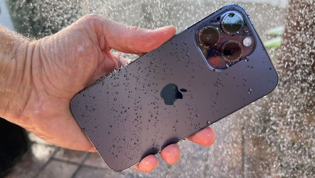Tại Sao iPhone 13 Pro Max Lại Bị Xanh Màn Hình?