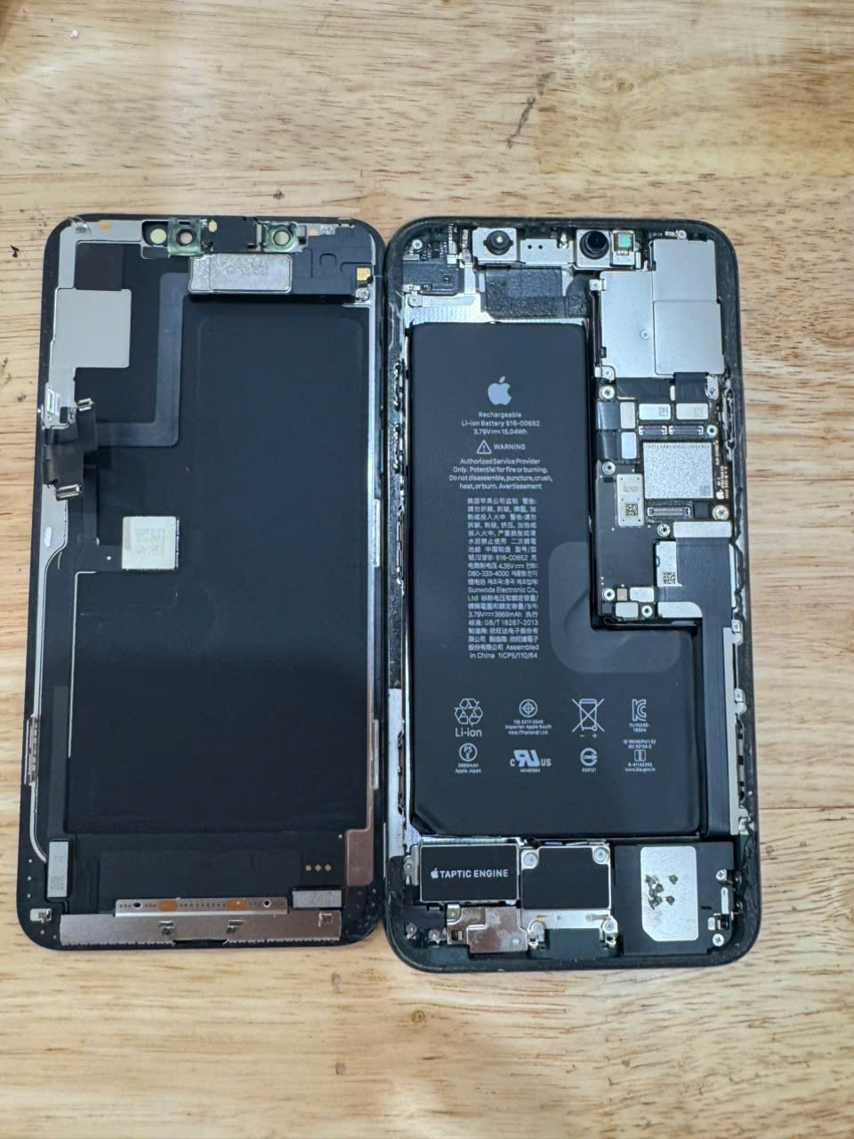 Lỗi Xanh Màn Hình iPhone 13 Pro Max – Dấu Hiệu, Nguyên Nhân & Cách Sửa