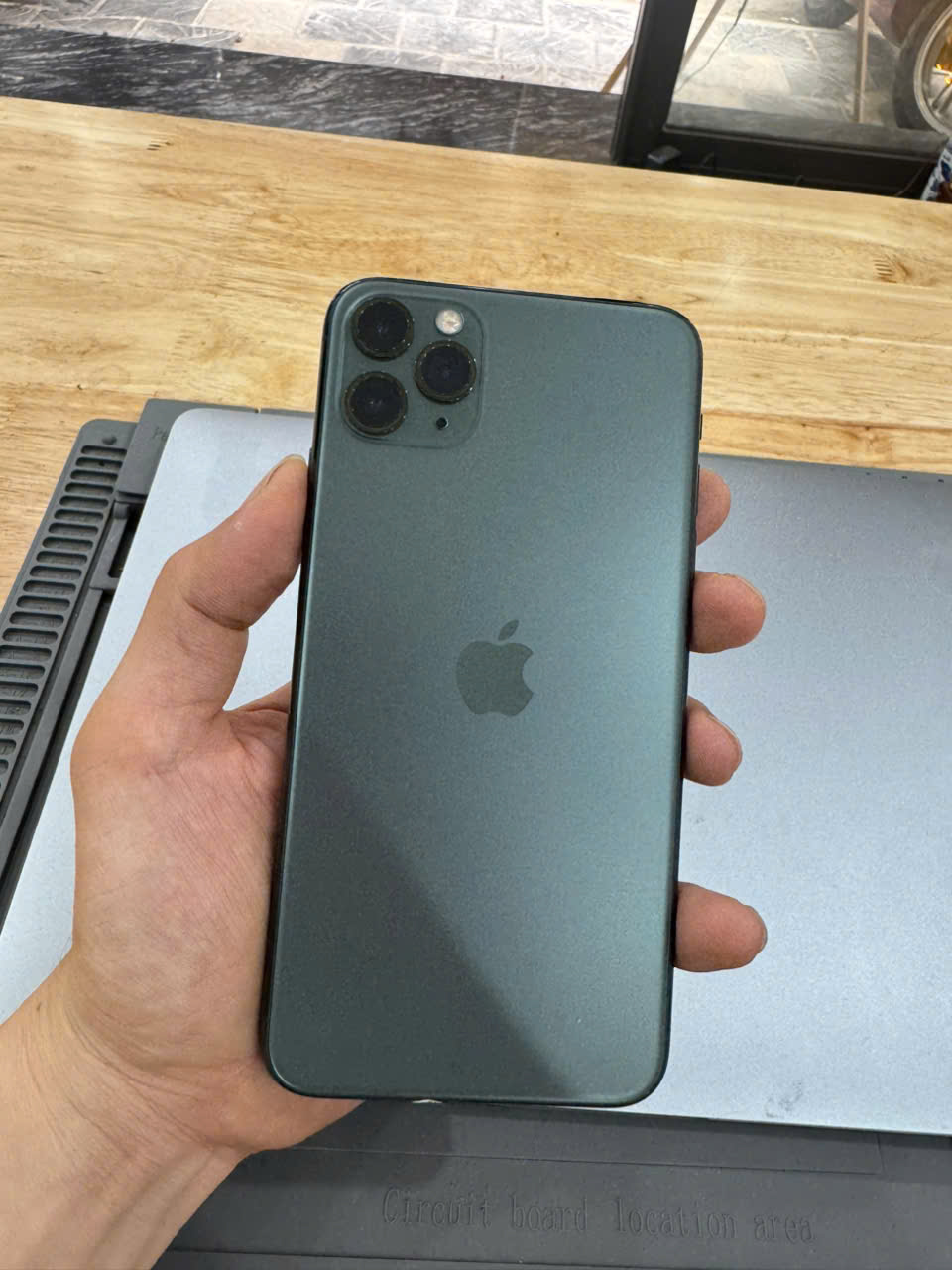 Lỗi Xanh Màn Hình iPhone 13 Pro Max – Dấu Hiệu, Nguyên Nhân & Cách Sửa