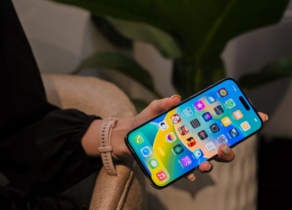 Màn Hình iPhone 14 Pro Max Bị Xanh – Nên Sửa Ở Đâu Uy Tín Tại Hà Nội?