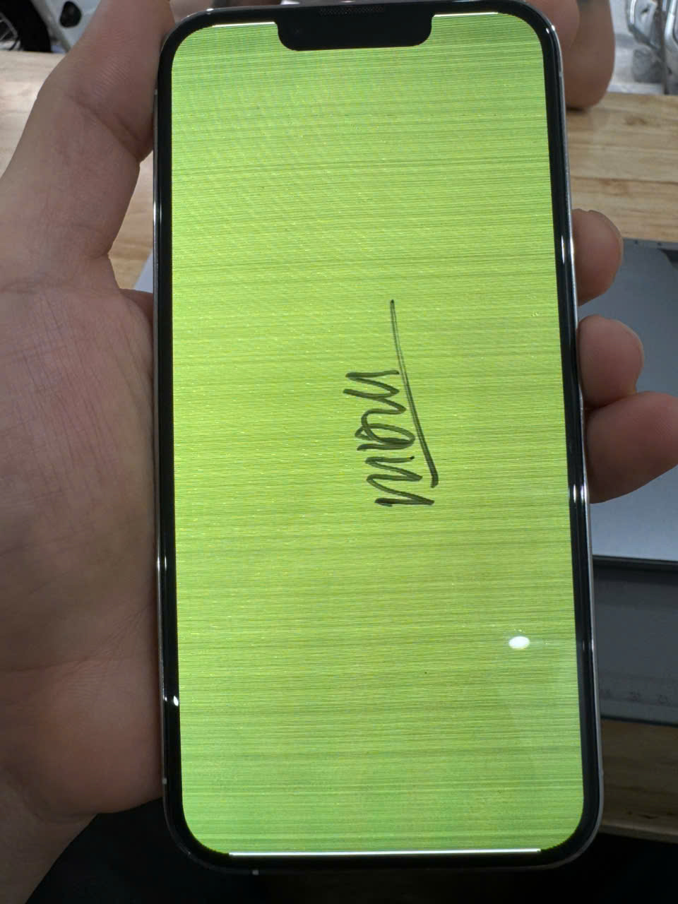 Màn Hình iPhone 14 Pro Max Bị Xanh – Nên Sửa Ở Đâu Uy Tín Tại Hà Nội?