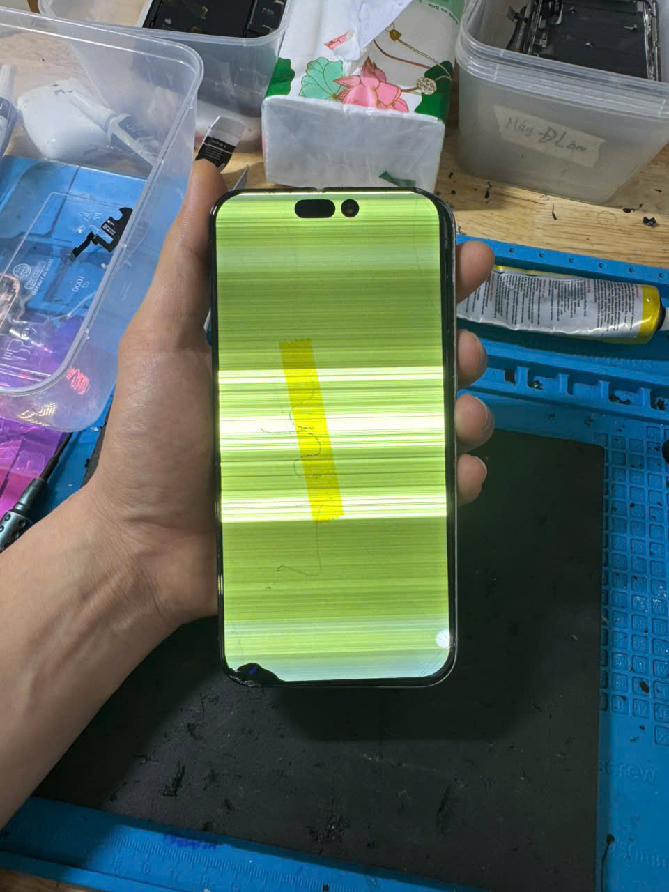 Mtech24h Có Bảo Hành Khi Ép Cáp Màn Hình iPhone Không?