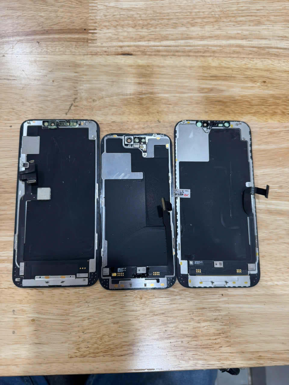 Sửa Màn Hình iPhone Bị Xanh Trắng – Bảo Hành 3 Tháng Tại Mtech24h