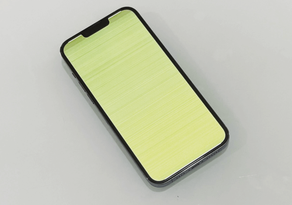 iPhone 12 Pro Bị Trắng Xanh Màn – Có Cần Thay Mới Màn Hình Không?