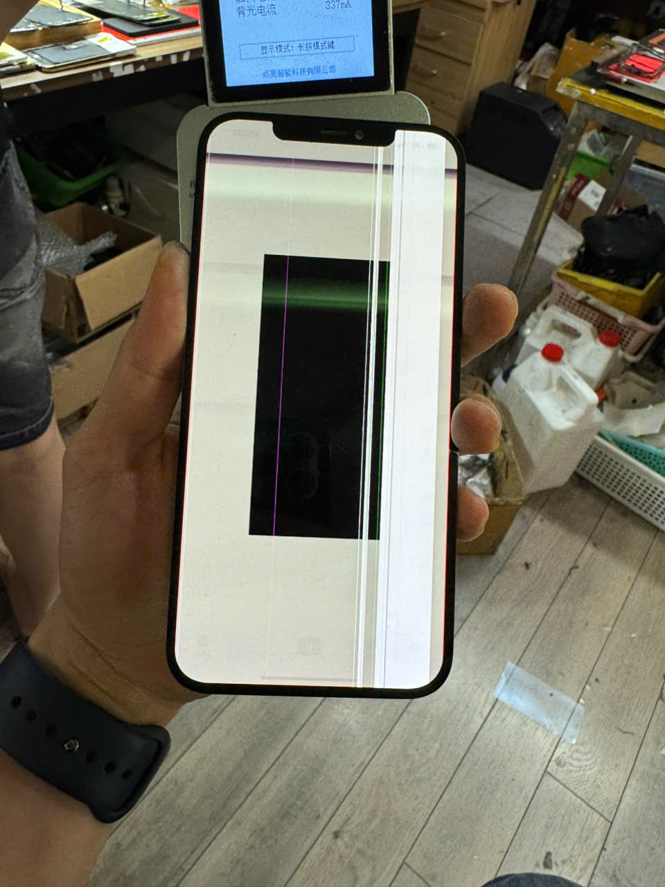 Khi Nào Nên Ép Cáp, Khi Nào Nên Thay Cáp Màn Hình iPhone?