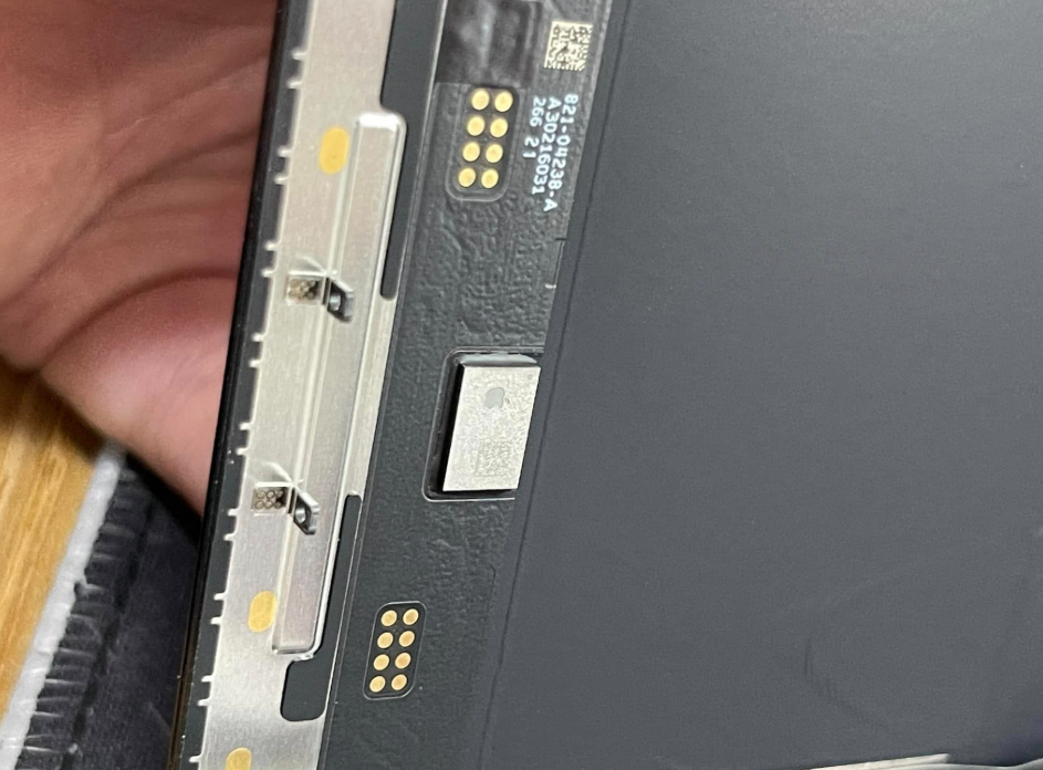 Khi Nào Nên Ép Cáp, Khi Nào Nên Thay Cáp Màn Hình iPhone?