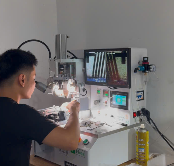 Ép Cáp iPhone 13, 13 Pro Max Tại Hà Nội