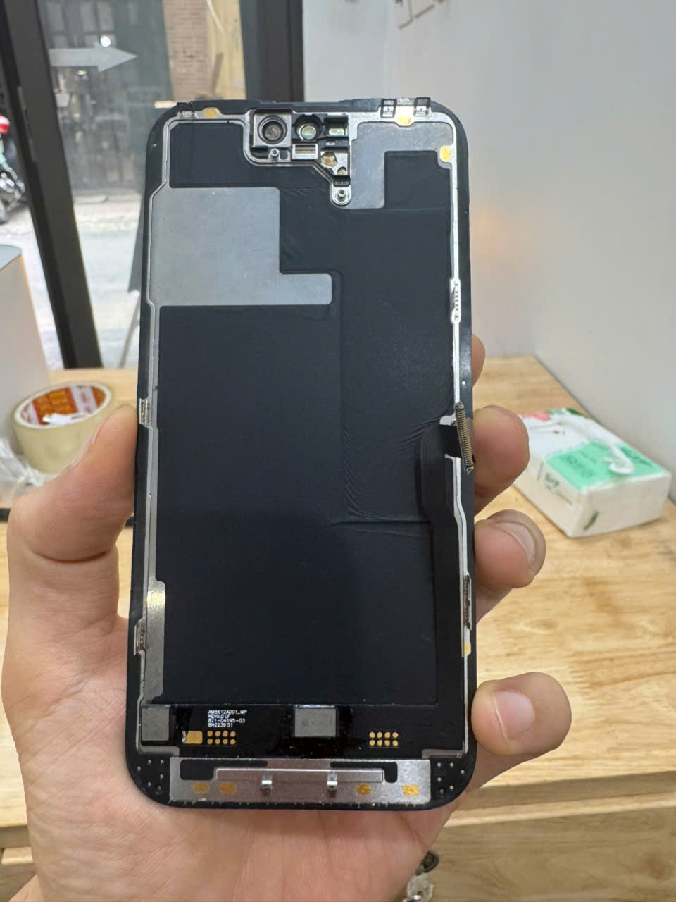 Ép Cáp Sửa Màn Hình Xanh iPhone 13, 14 Tại Hà Nội – Giữ Nguyên Màn Zin