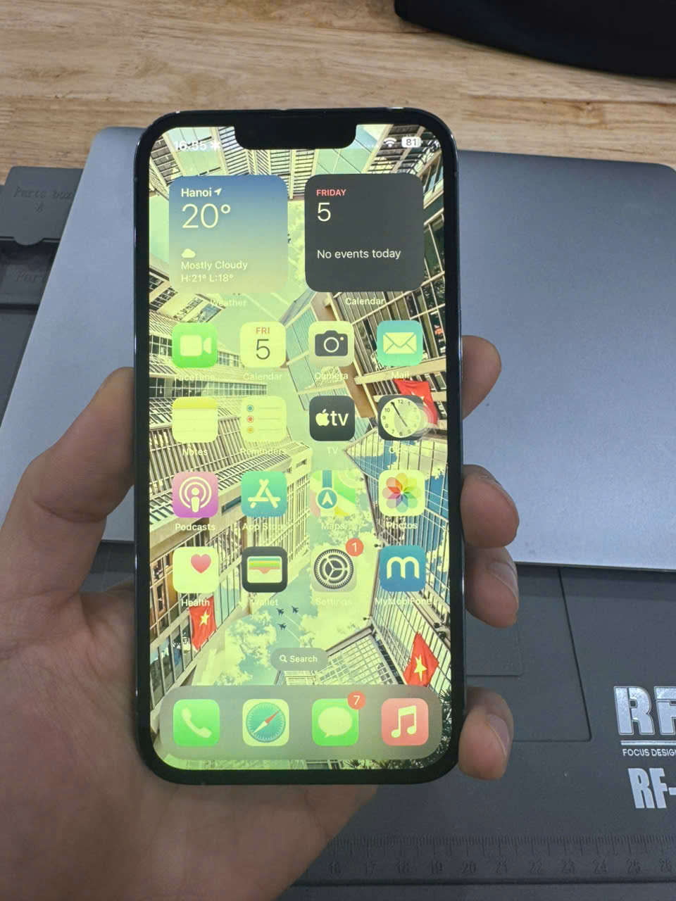 IPhone 13 Pro Max Bỗng Dưng "Xanh Màn" Sau Khi Cập Nhật: Đừng Hoảng Loạn!