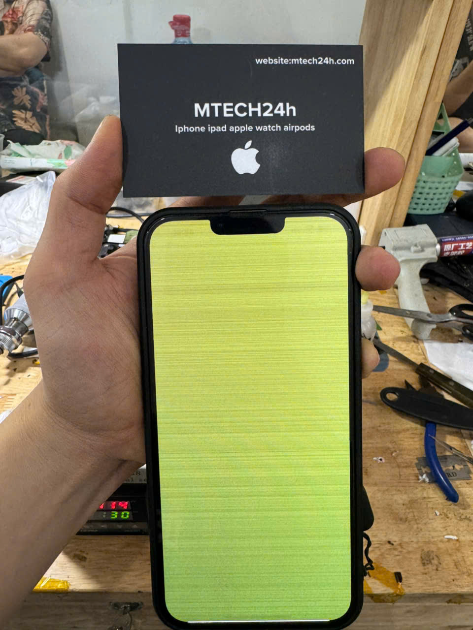 Sửa iPhone Màn Hình Xanh Ở Đâu Hà Nội Uy Tín?